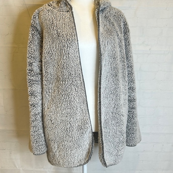 Pink Victoria’s Secret Gray Pocketed Open Fuzzy Coat - Picture 2 of 8